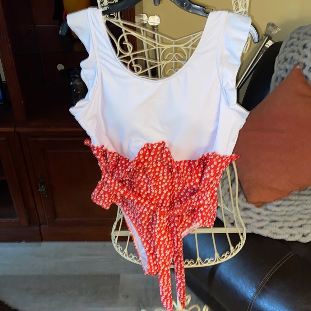 From tie plus-size swimsuit 1 piece floral bottom white top.
